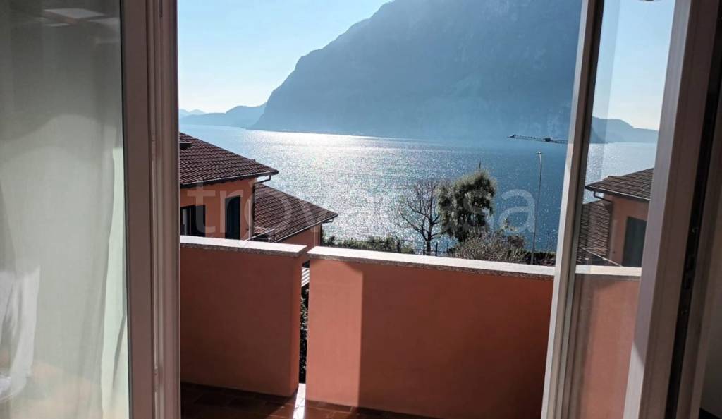appartamento in vendita ad Abbadia Lariana