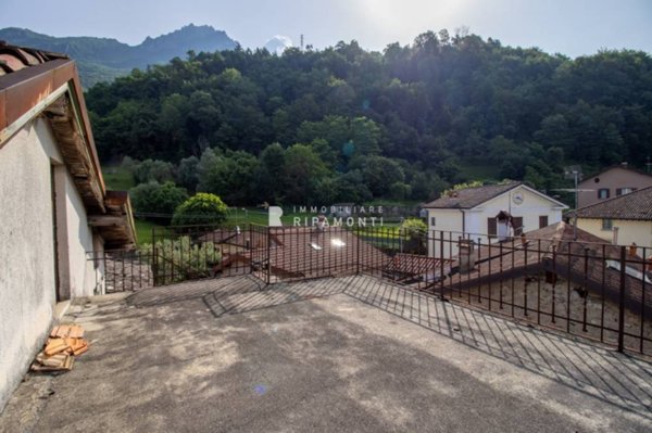 appartamento in vendita ad Abbadia Lariana in zona Linzanico