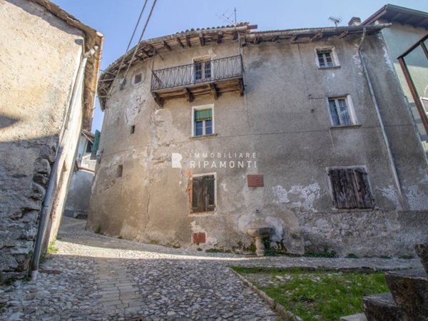 appartamento in vendita ad Abbadia Lariana in zona Linzanico