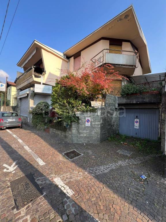 casa indipendente in vendita ad Abbadia Lariana