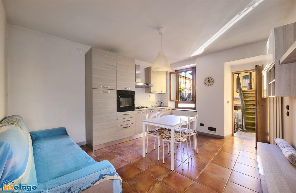 appartamento in vendita ad Abbadia Lariana in zona Crebbio