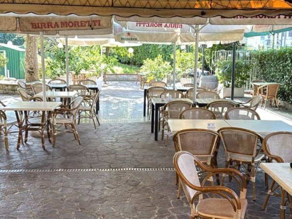 negozio in vendita ad Abbadia Lariana