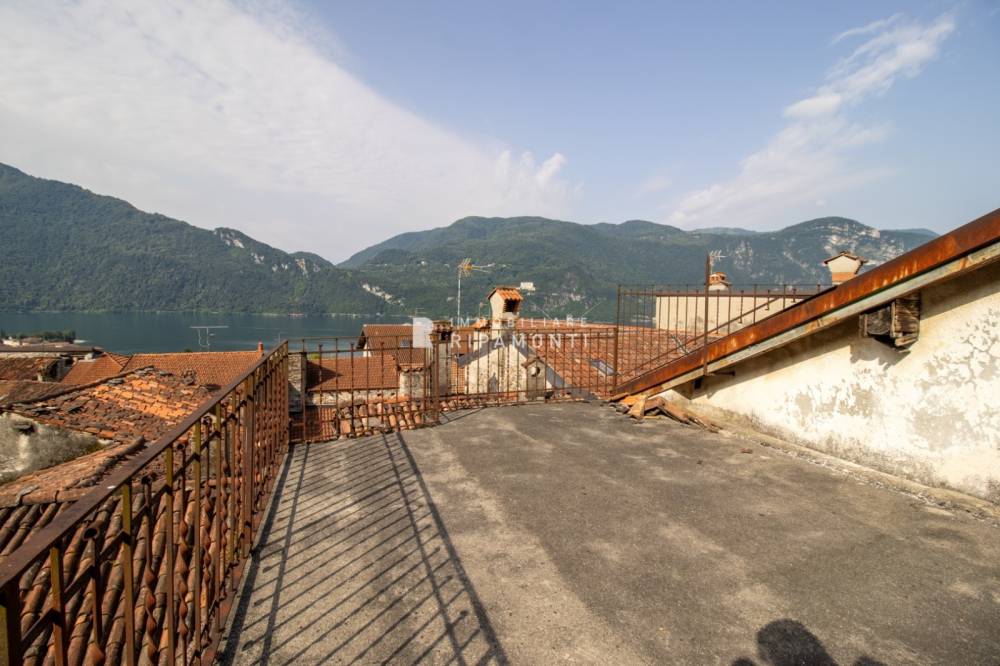 casa indipendente in vendita ad Abbadia Lariana in zona Linzanico