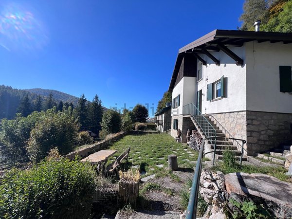 casa indipendente in vendita ad Abbadia Lariana