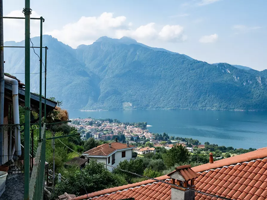 casa indipendente in vendita ad Abbadia Lariana in zona Crebbio