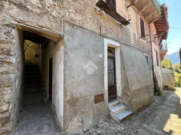 casa indipendente in vendita ad Abbadia Lariana in zona Crebbio