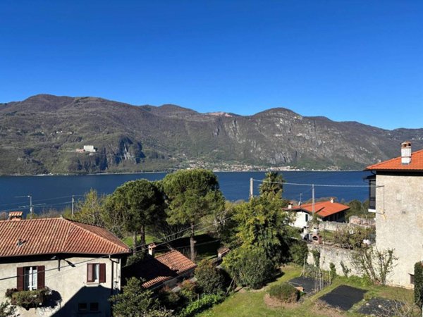 appartamento in vendita ad Abbadia Lariana