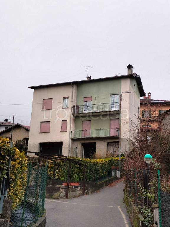 appartamento in vendita ad Abbadia Lariana