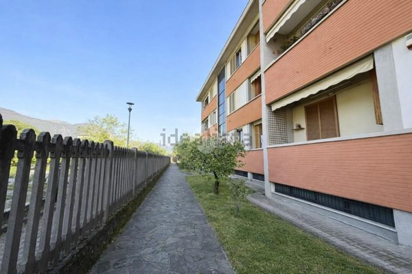 appartamento in vendita ad Abbadia Lariana in zona Castello