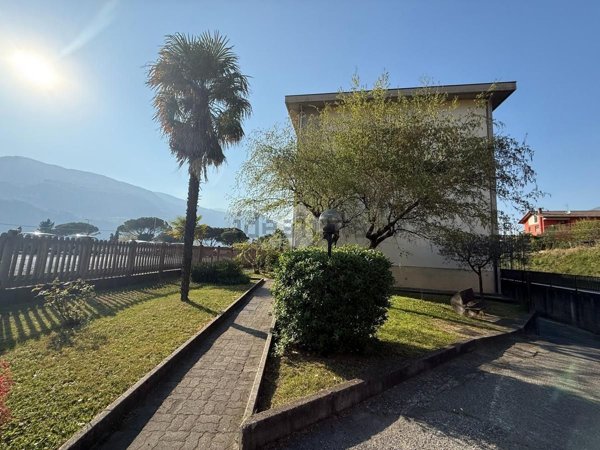 appartamento in vendita ad Abbadia Lariana in zona San Rocco