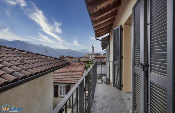 casa indipendente in vendita ad Abbadia Lariana in zona Crebbio