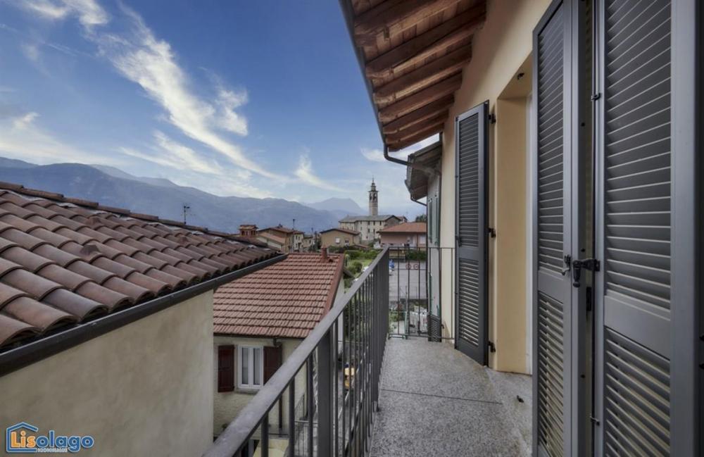 casa indipendente in vendita ad Abbadia Lariana in zona Crebbio