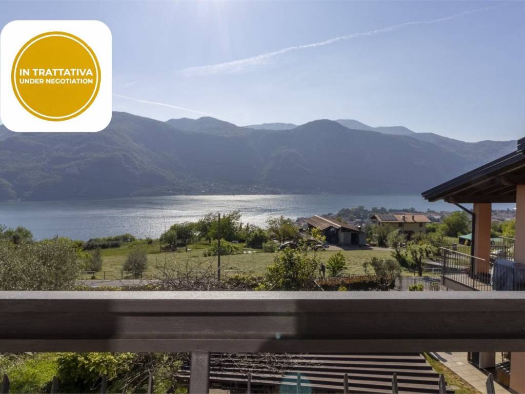 appartamento in vendita ad Abbadia Lariana in zona Crebbio