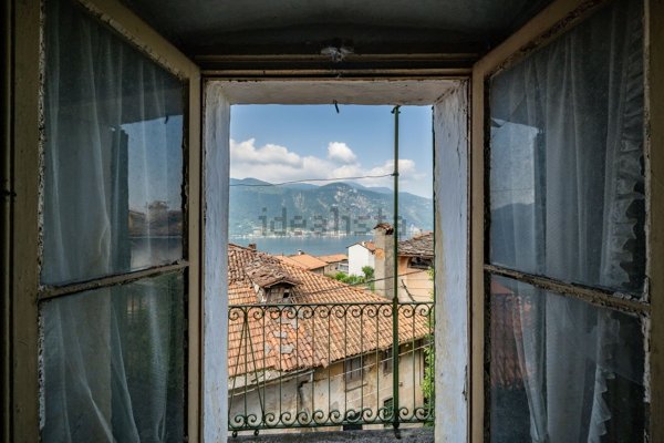 casa indipendente in vendita ad Abbadia Lariana in zona Crebbio