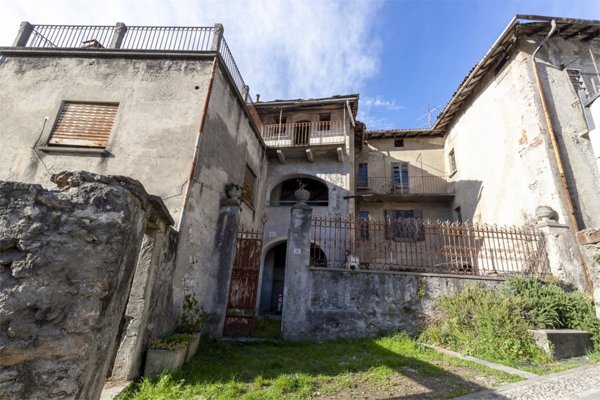 casa indipendente in vendita ad Abbadia Lariana in zona San Rocco