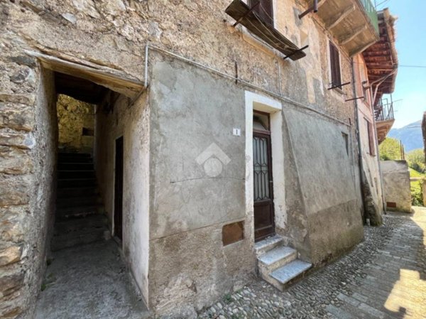 casa indipendente in vendita ad Abbadia Lariana in zona Crebbio