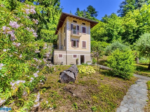 casa indipendente in vendita ad Abbadia Lariana in zona Crebbio