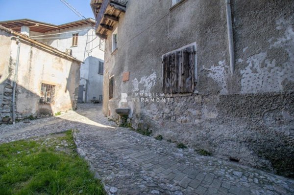 ufficio in vendita ad Abbadia Lariana in zona Linzanico