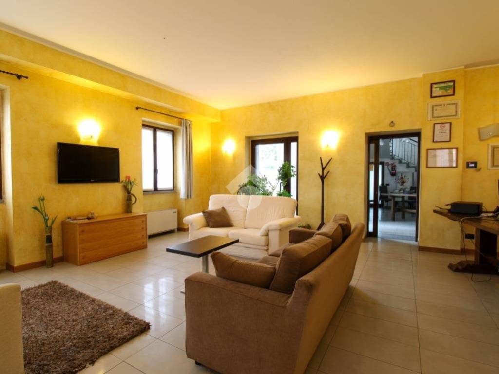 intera palazzina in vendita ad Airuno