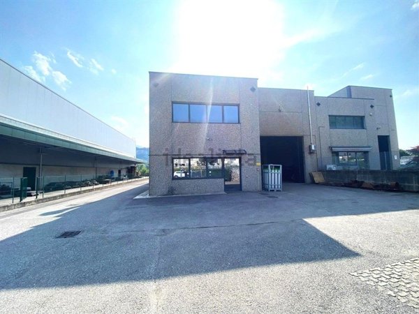 capannone in vendita ad Airuno
