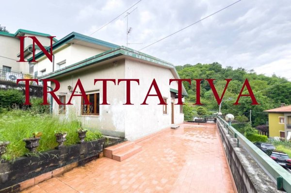 appartamento in vendita ad Airuno in zona Aizurro