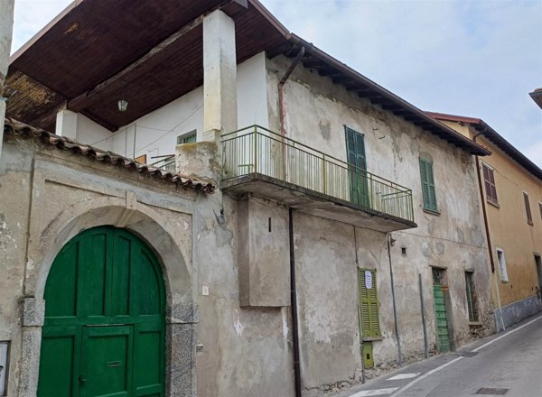 quadrivano in vendita ad Airuno in zona Aizurro