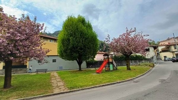 appartamento in vendita ad Airuno in zona Aizurro