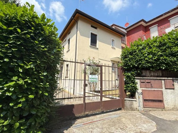 casa indipendente in vendita ad Airuno