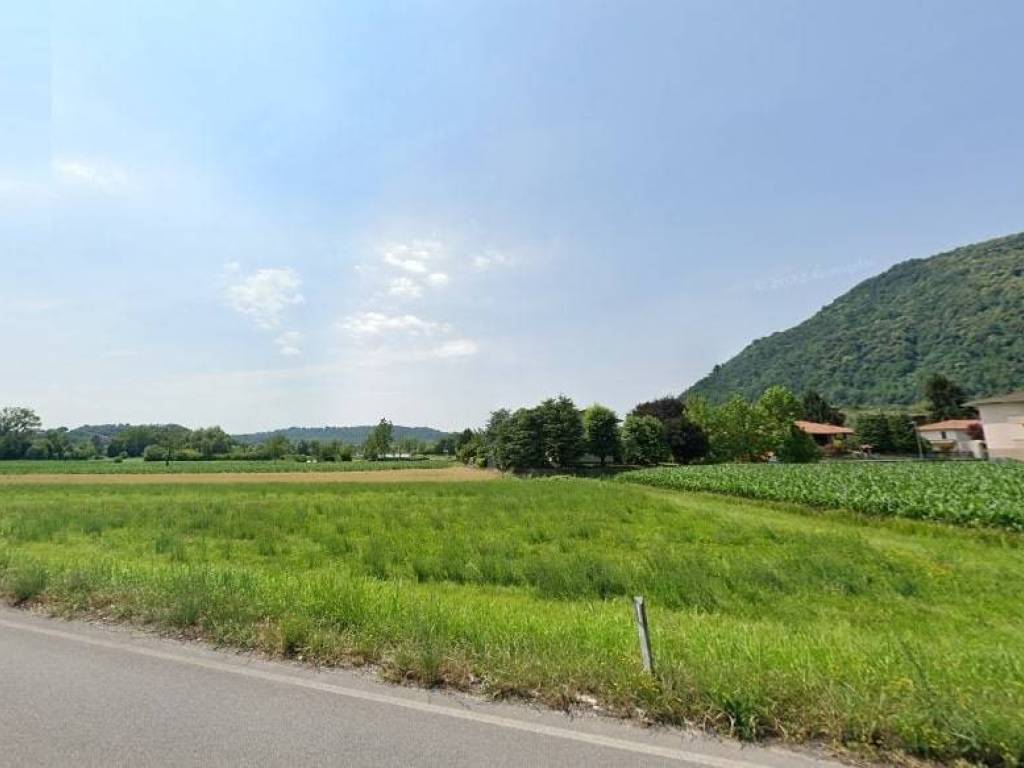 terreno edificabile in vendita ad Airuno