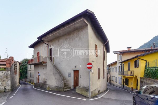 casa indipendente in vendita ad Airuno