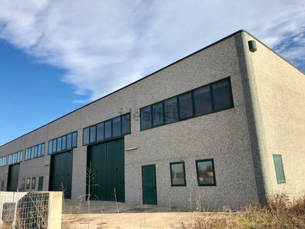 capannone in vendita ad Airuno