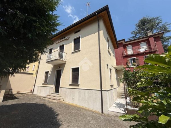 casa indipendente in vendita ad Airuno