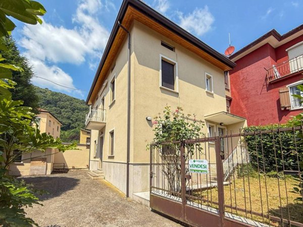 casa indipendente in vendita ad Airuno