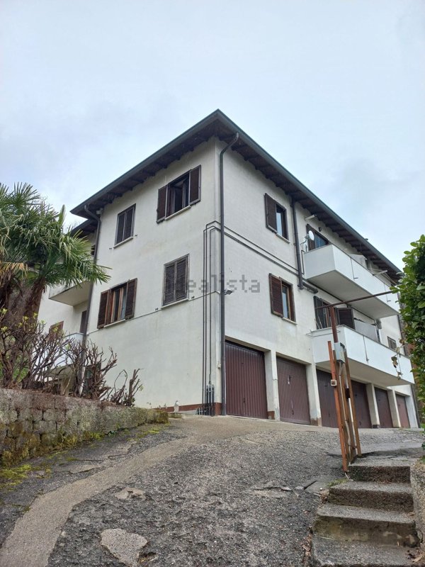 appartamento in vendita ad Airuno in zona Aizurro