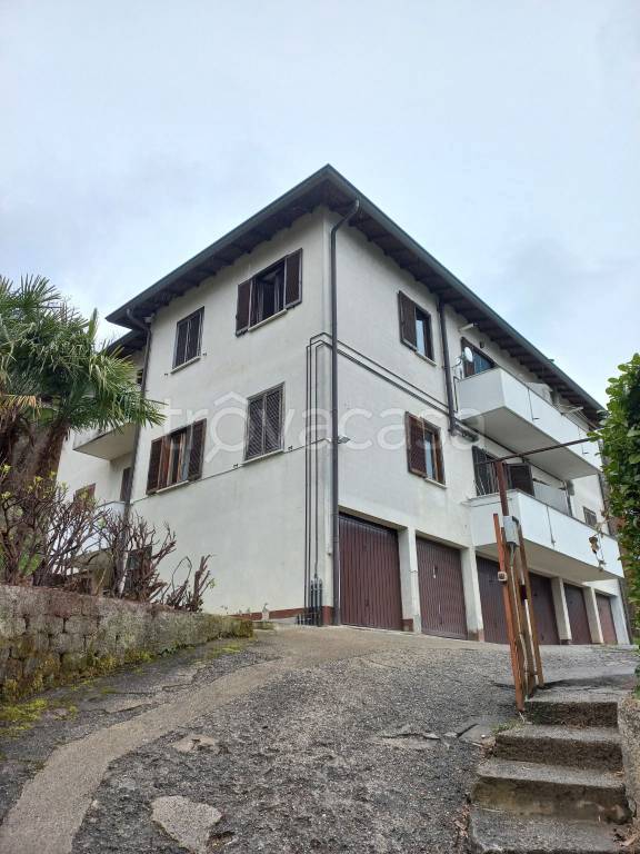 appartamento in vendita ad Airuno in zona Aizurro