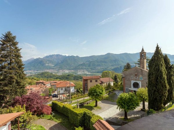 casa indipendente in vendita ad Airuno in zona Aizurro