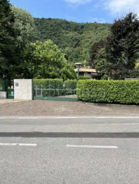 casa indipendente in vendita ad Airuno