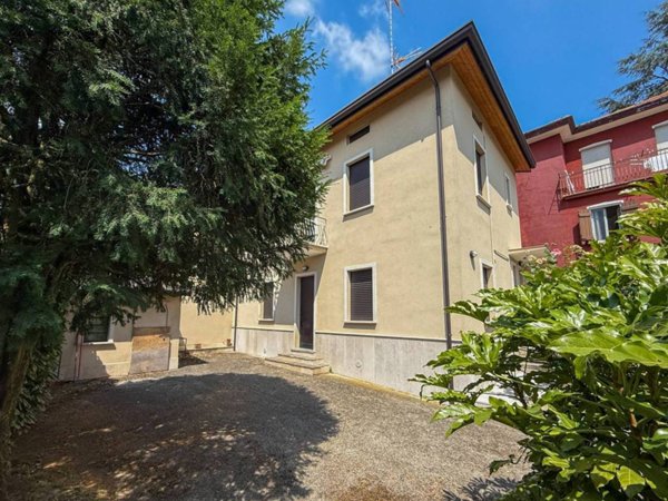 casa indipendente in vendita ad Airuno