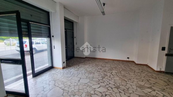 negozio in vendita ad Airuno