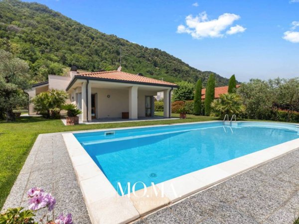 casa indipendente in vendita ad Airuno