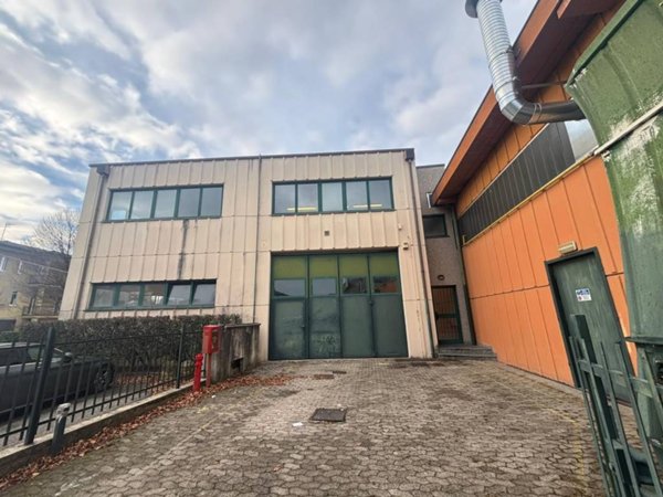 locale commerciale in vendita ad Annone di Brianza