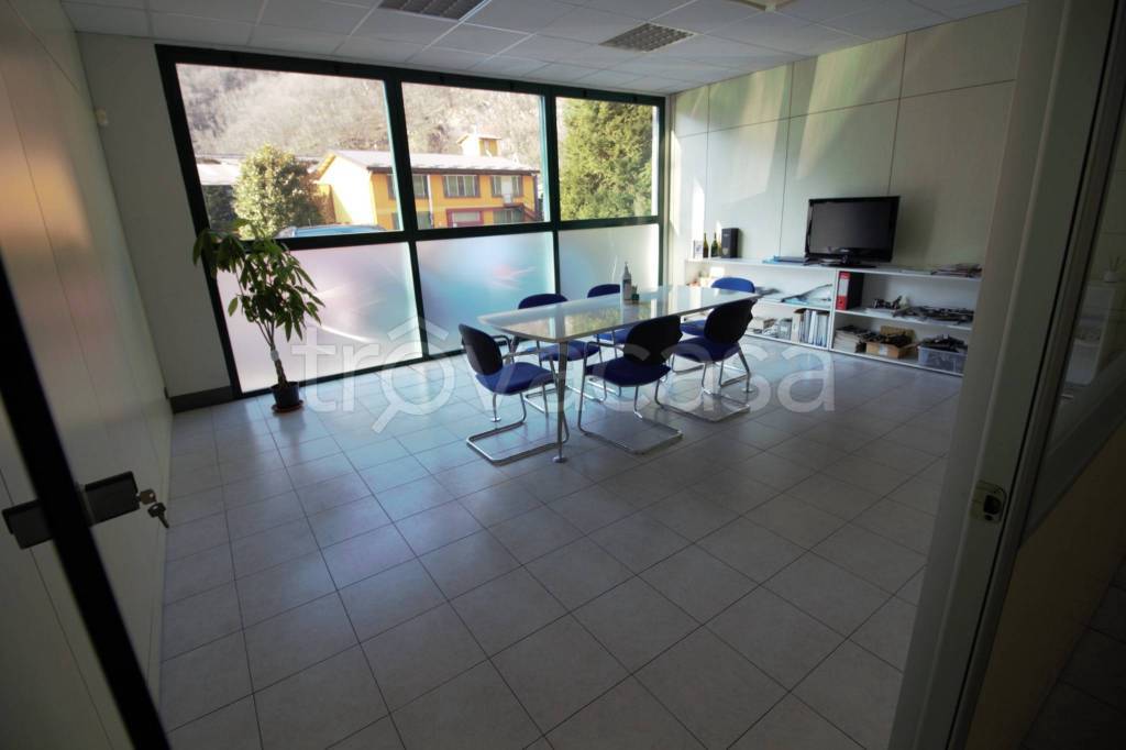 locale commerciale in vendita a Ballabio