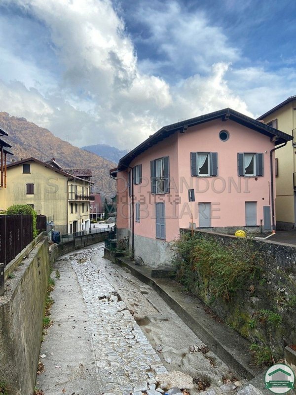 casa indipendente in vendita a Ballabio