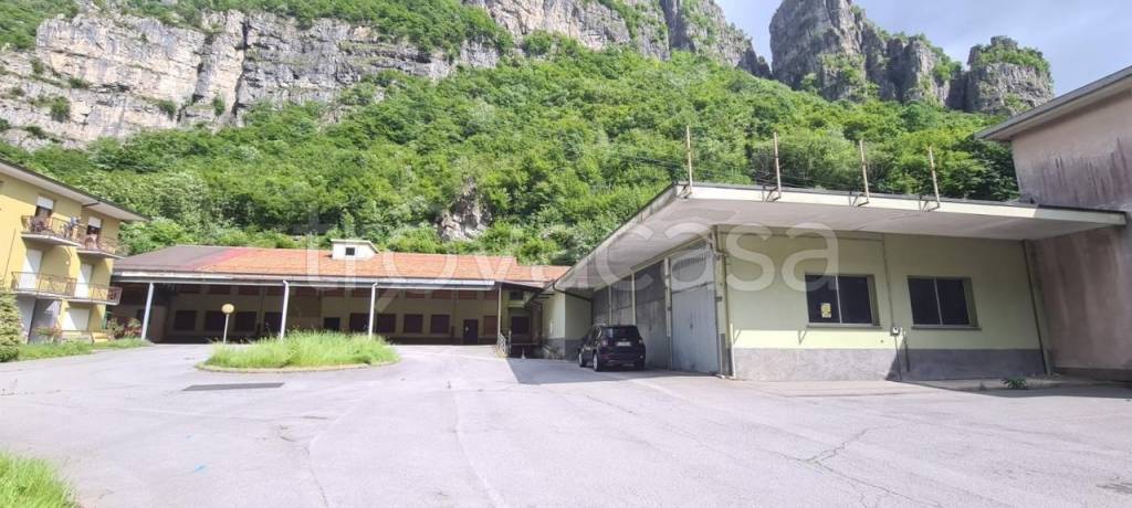 locale commerciale in vendita a Ballabio