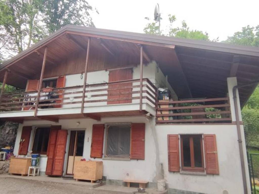 casa indipendente in vendita a Ballabio