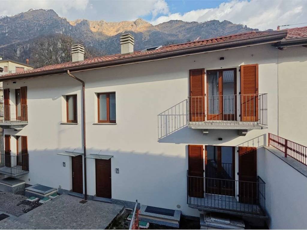 casa indipendente in vendita a Ballabio