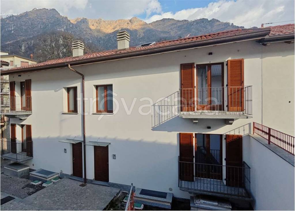 casa indipendente in vendita a Ballabio