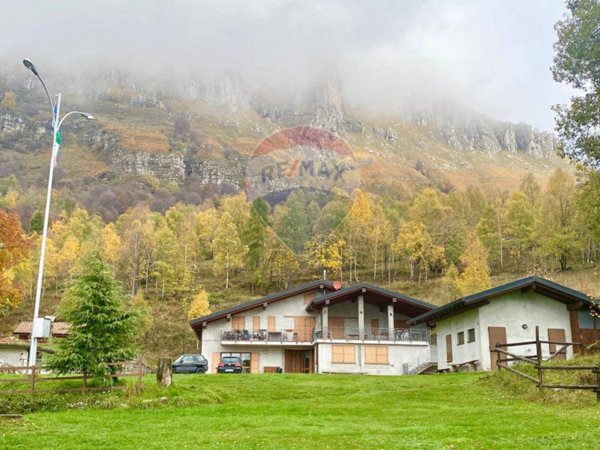 casa indipendente in vendita a Ballabio