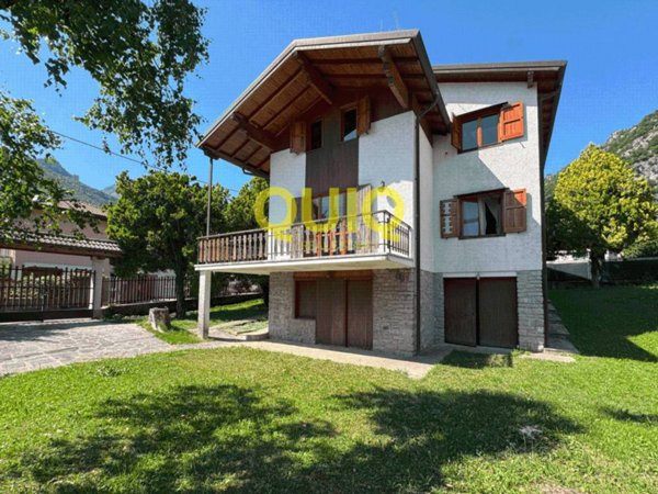 casa indipendente in vendita a Ballabio