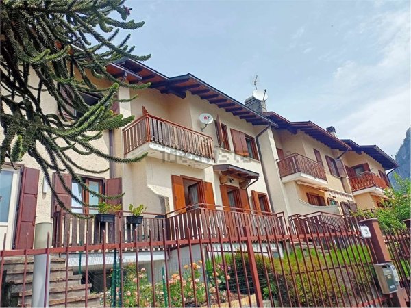 casa indipendente in vendita a Ballabio